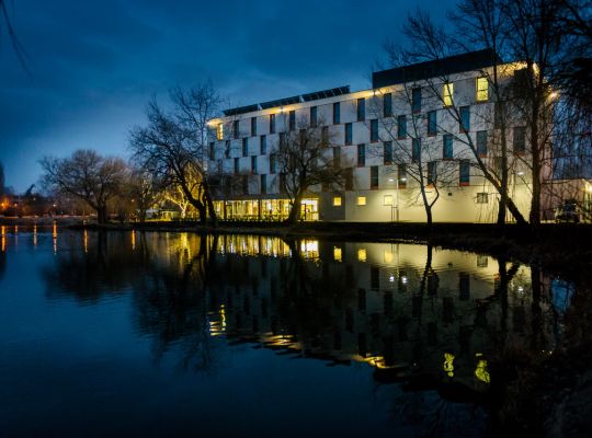 BW Plus Lakeside Hotel